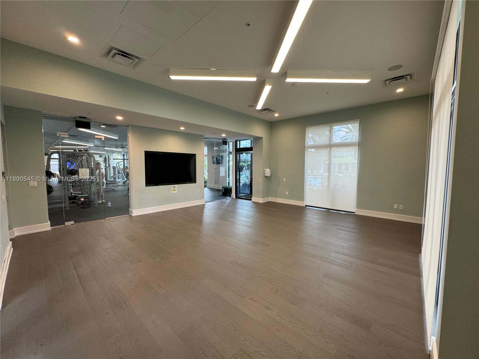 DOWNTOWN DORAL SOUTH PHAS - Residential