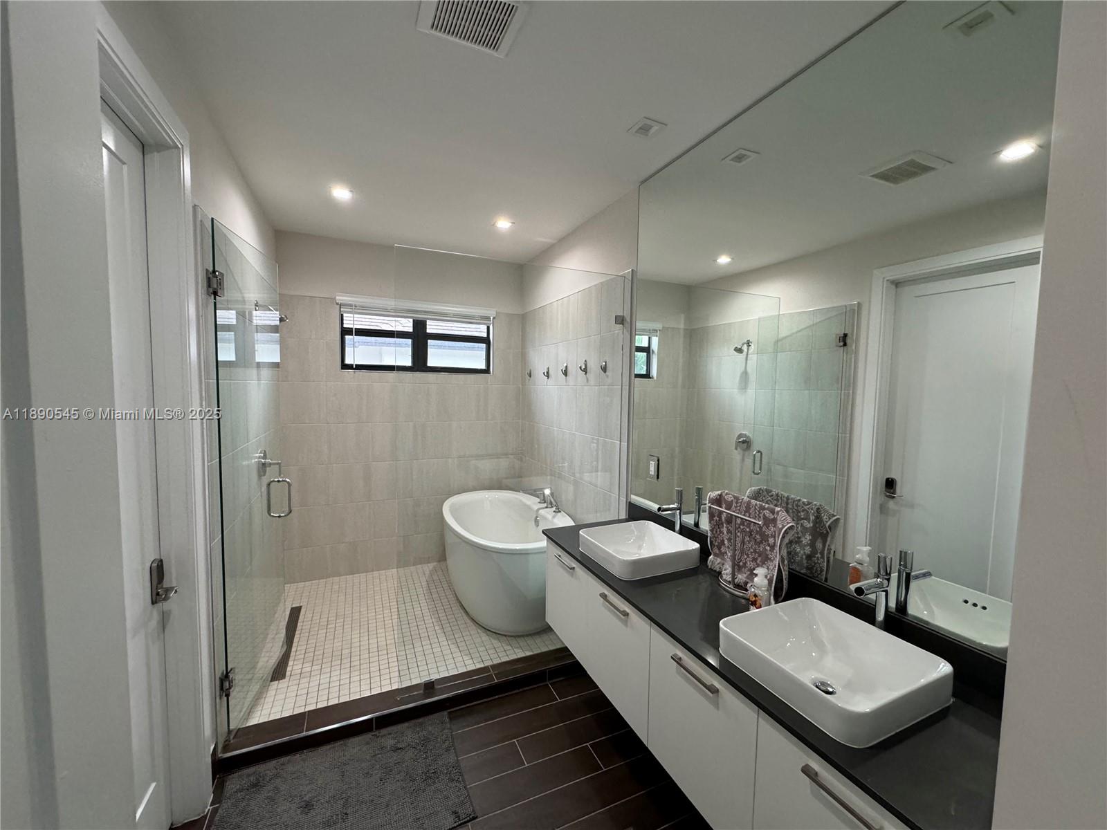 DOWNTOWN DORAL SOUTH PHAS - Residential