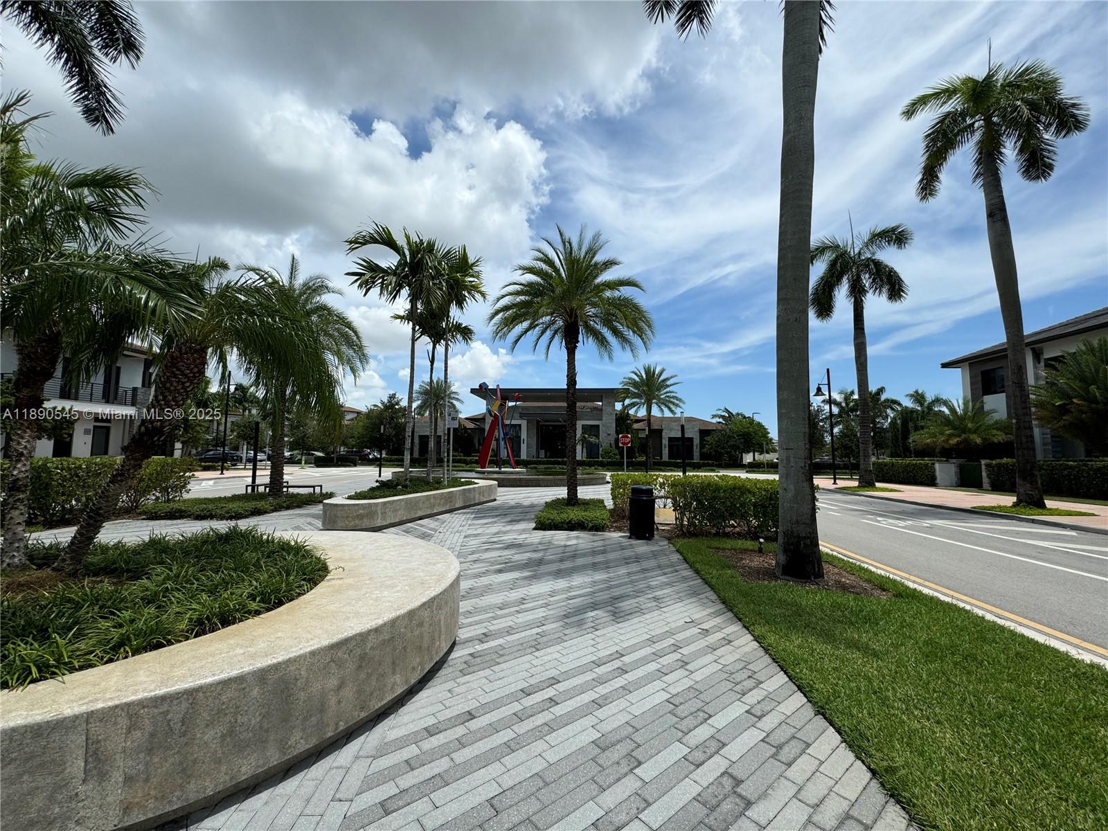 DOWNTOWN DORAL SOUTH PHAS - Residential