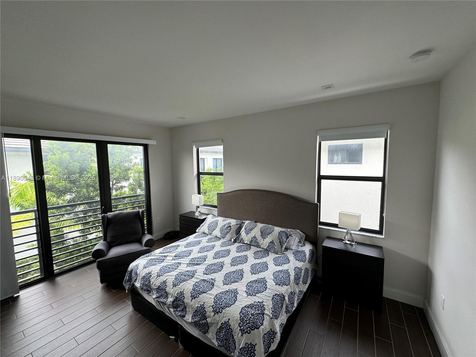 DOWNTOWN DORAL SOUTH PHAS - Residential