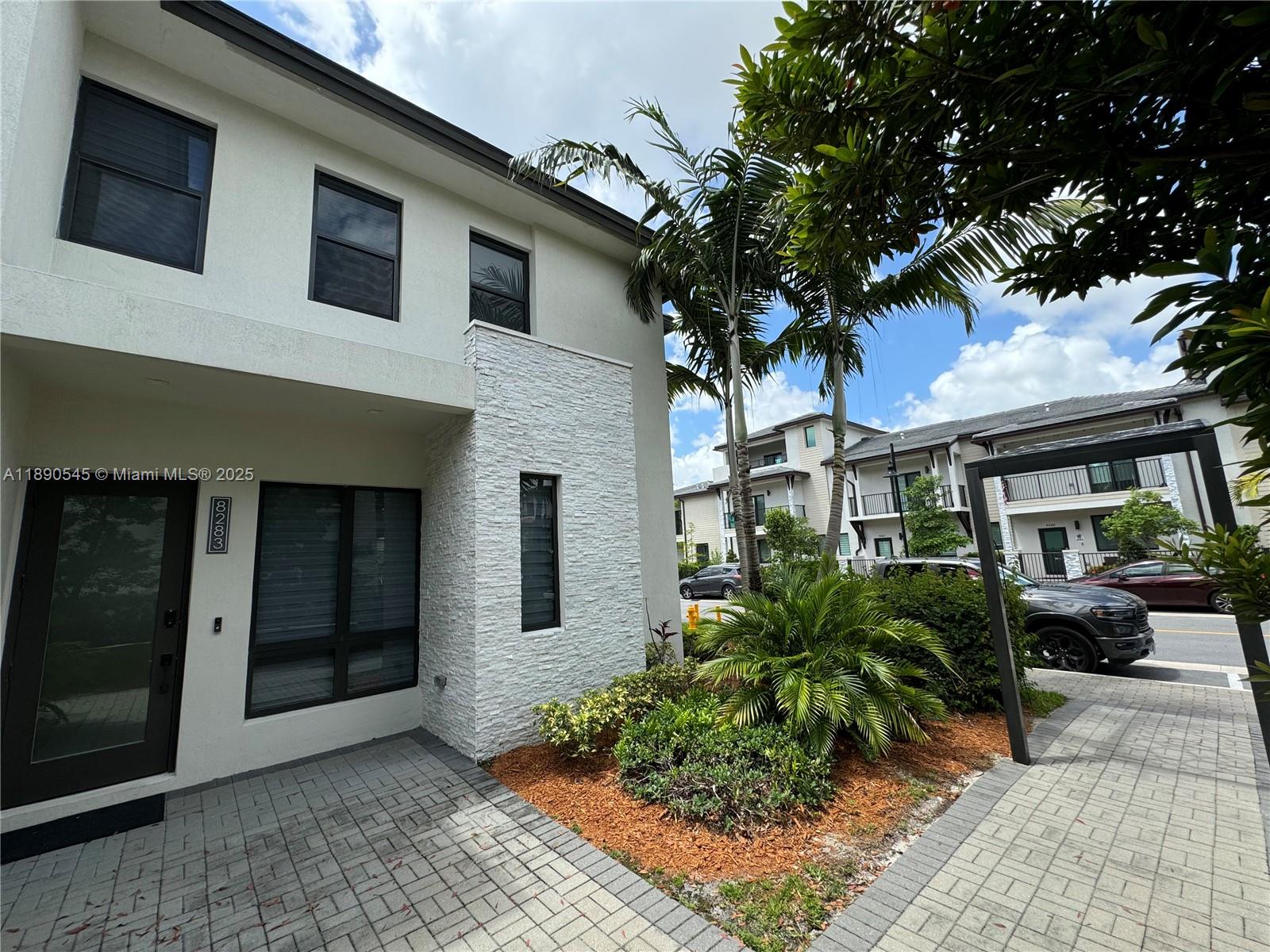 DOWNTOWN DORAL SOUTH PHAS - Residential