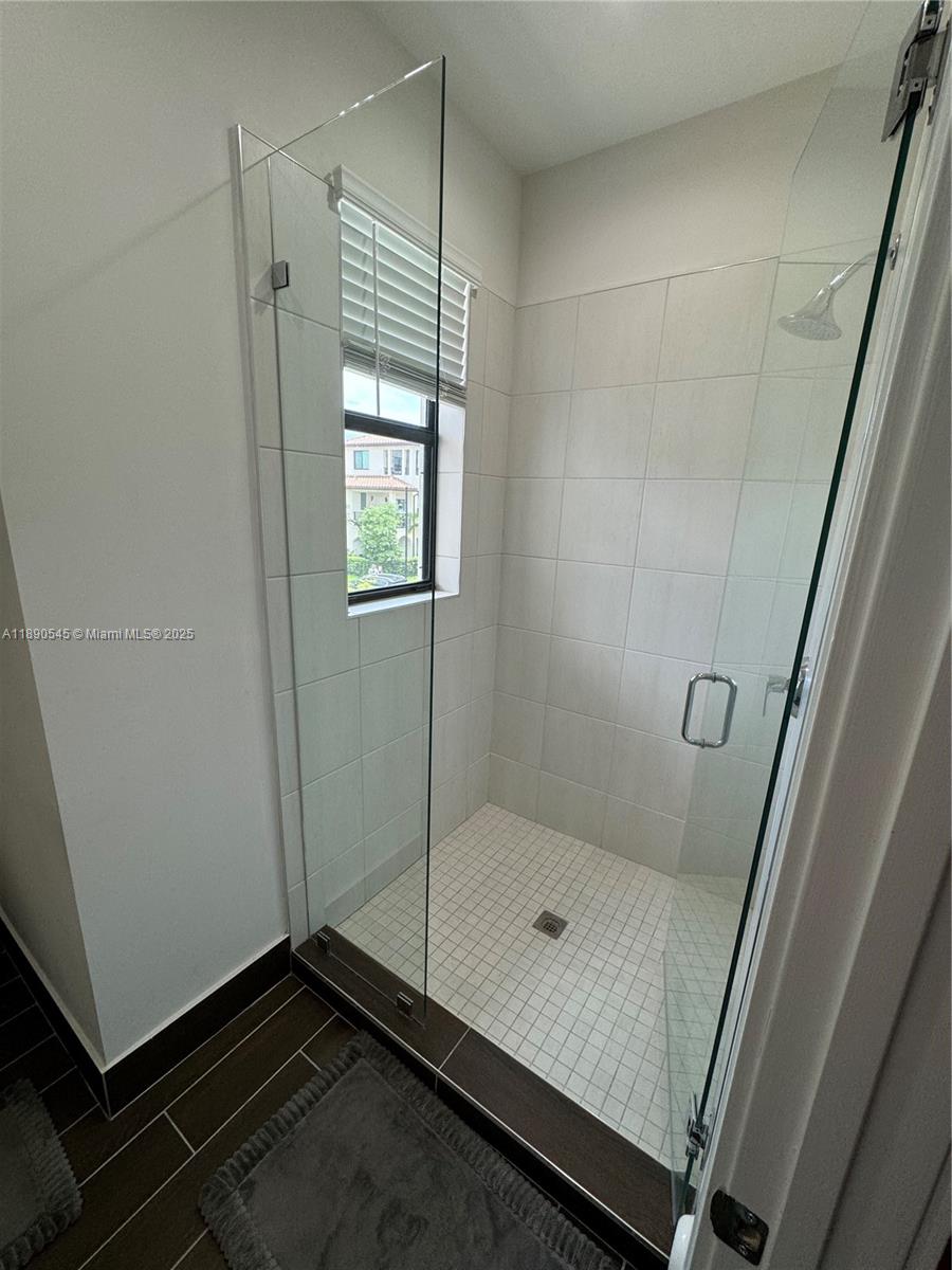 DOWNTOWN DORAL SOUTH PHAS - Residential