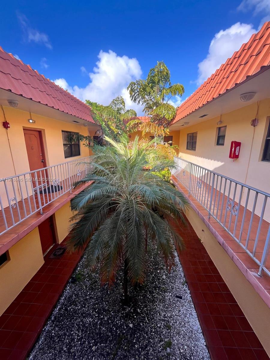 MELROSE PLACE SOUTH CONDO - Residential