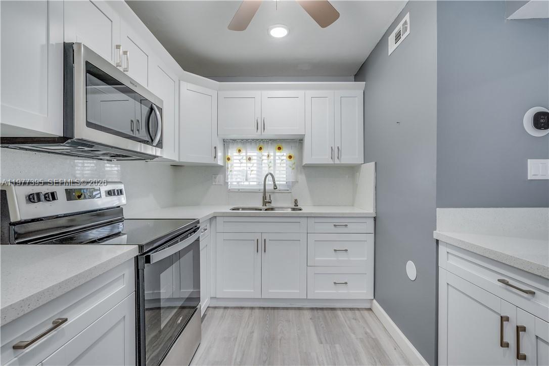 HOLLYBROOK GOLF AND - Residential Lease