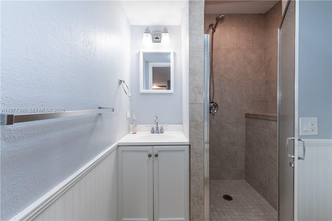 HOLLYBROOK GOLF AND - Residential Lease