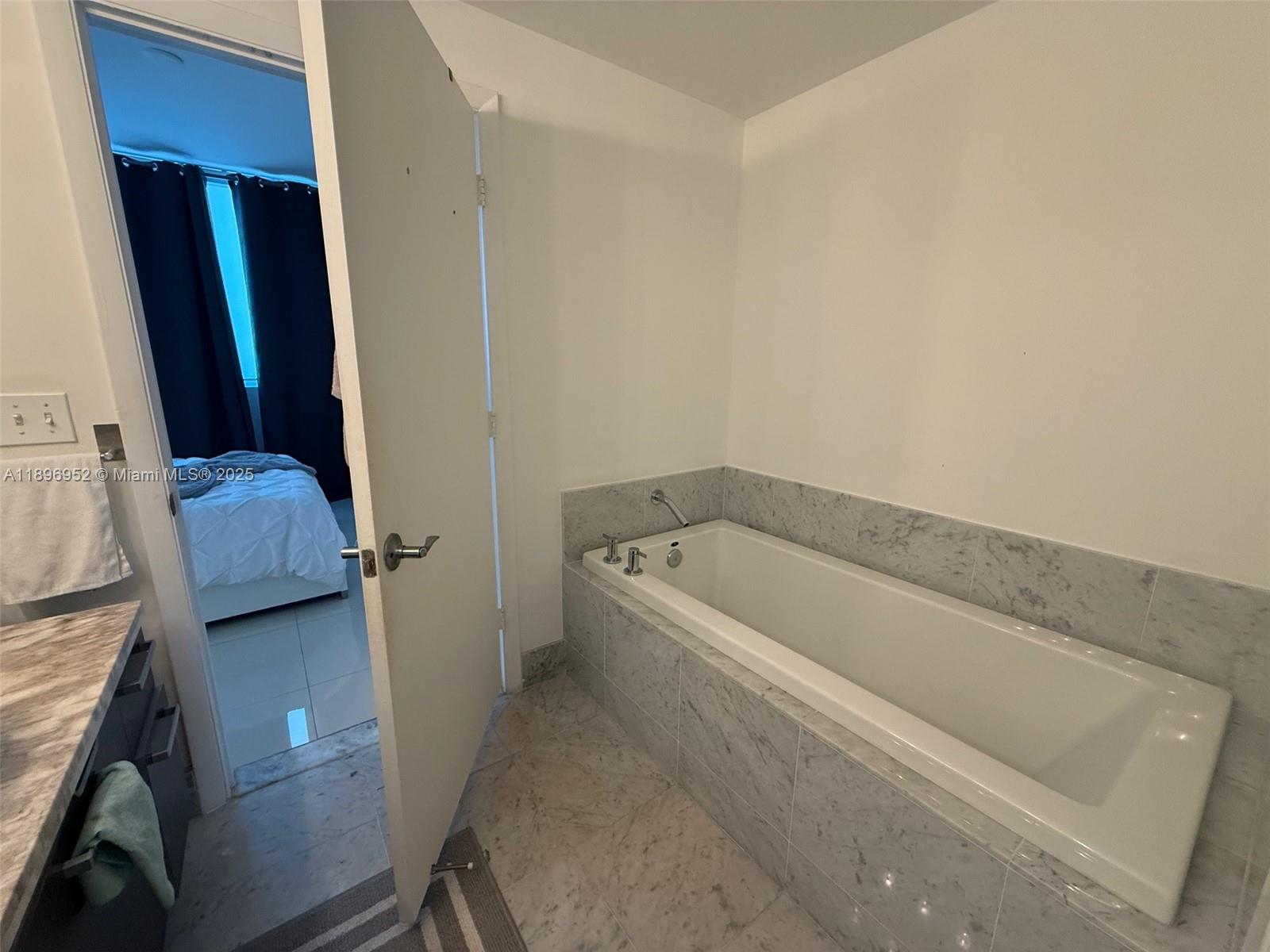 VIZCAYNE NORTH CONDO - Residential