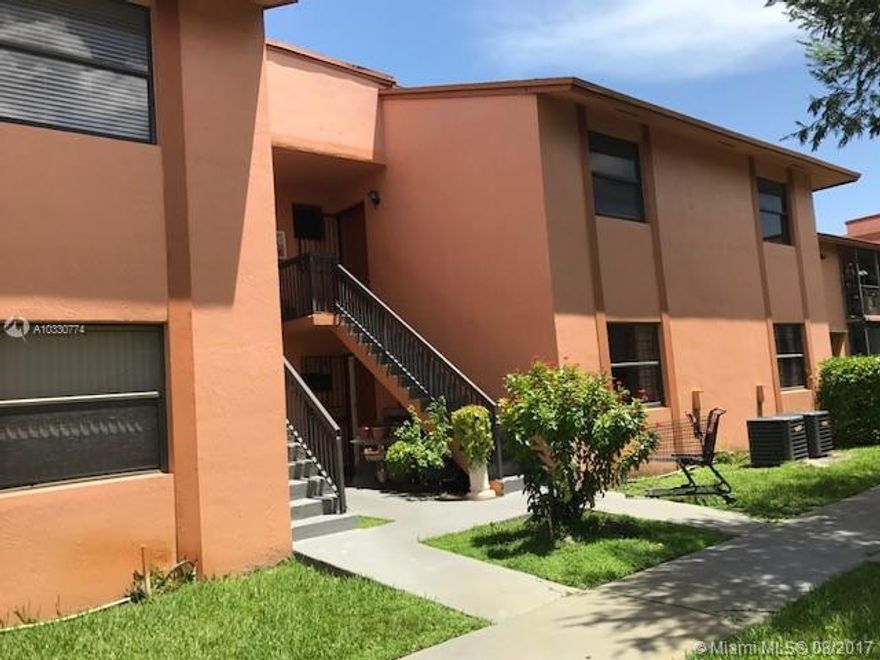 3 bedroom 2 bath corner unit condominium. Remodeled kitchen and bathrooms with large screened balcony.
Master bedroom with walk in closet , separate  Jacuzzi tub with newer vanity and fixtures.
Washer and dryer included in unit and separate storage in balcony.