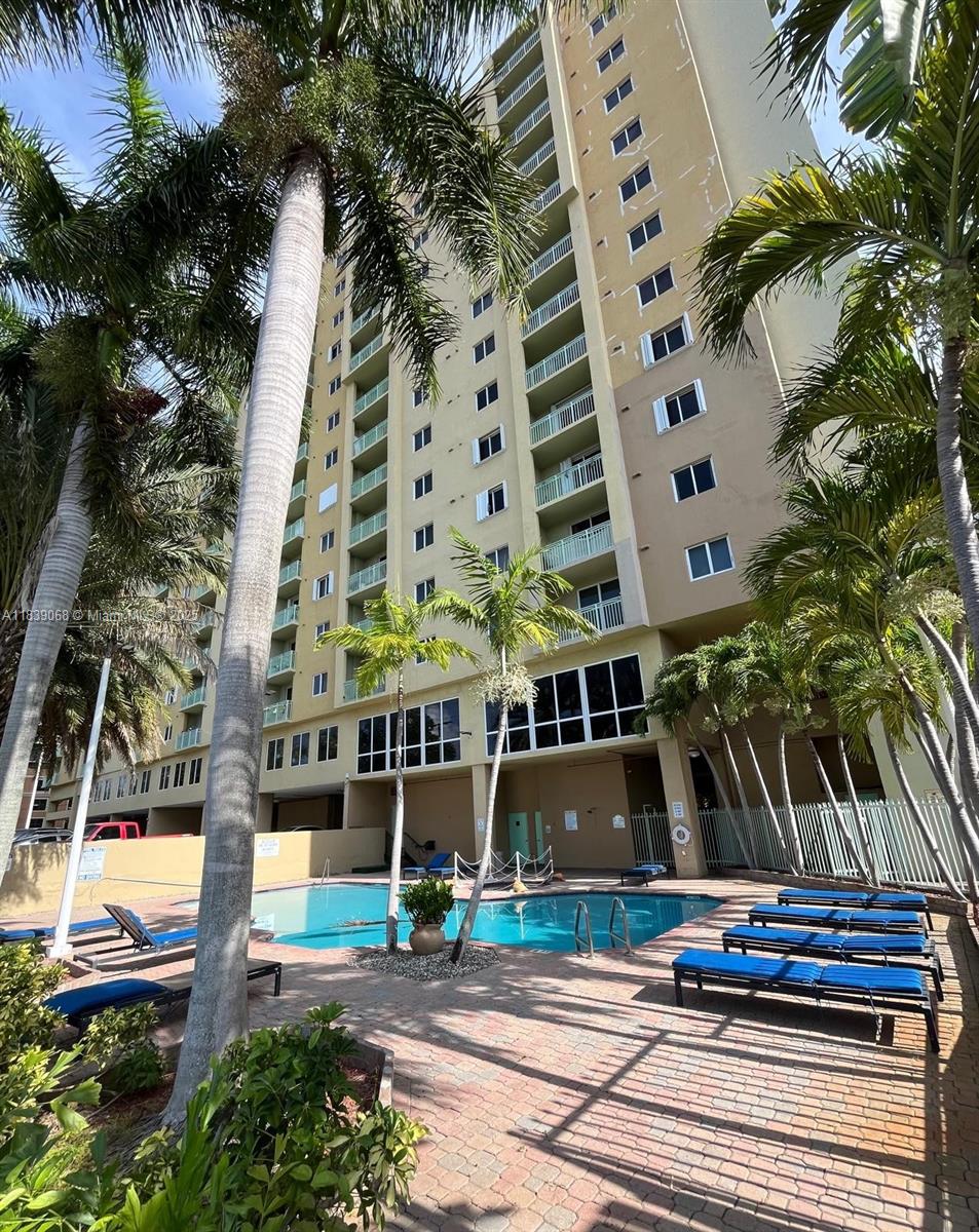 Experience elevated urban living in this bright 2-bedroom, 2-bath condo at Coral Plaza on Coral Way.
Located on the 9th floor, this unit offers panoramic views of Downtown Miami, Coconut Grove, and Coral Gables.
The split-bedroom layout ensures privacy, with a modern kitchen, in-unit washer/dryer, and large windows that fill the space with natural light. The primary suite includes a walk-in closet and ensuite bath with soaking tub and shower. Enjoy a private balcony perfect for coffee or sunsets.
Amenities include a 24-hour concierge, gym, pool, and club room. Steps from Miracle Mile, Publix, dining, and Coral Gables trolley. Quick access to US-1 and Brickell.
Ideal for professionals, investors, or anyone seeking comfort and location.