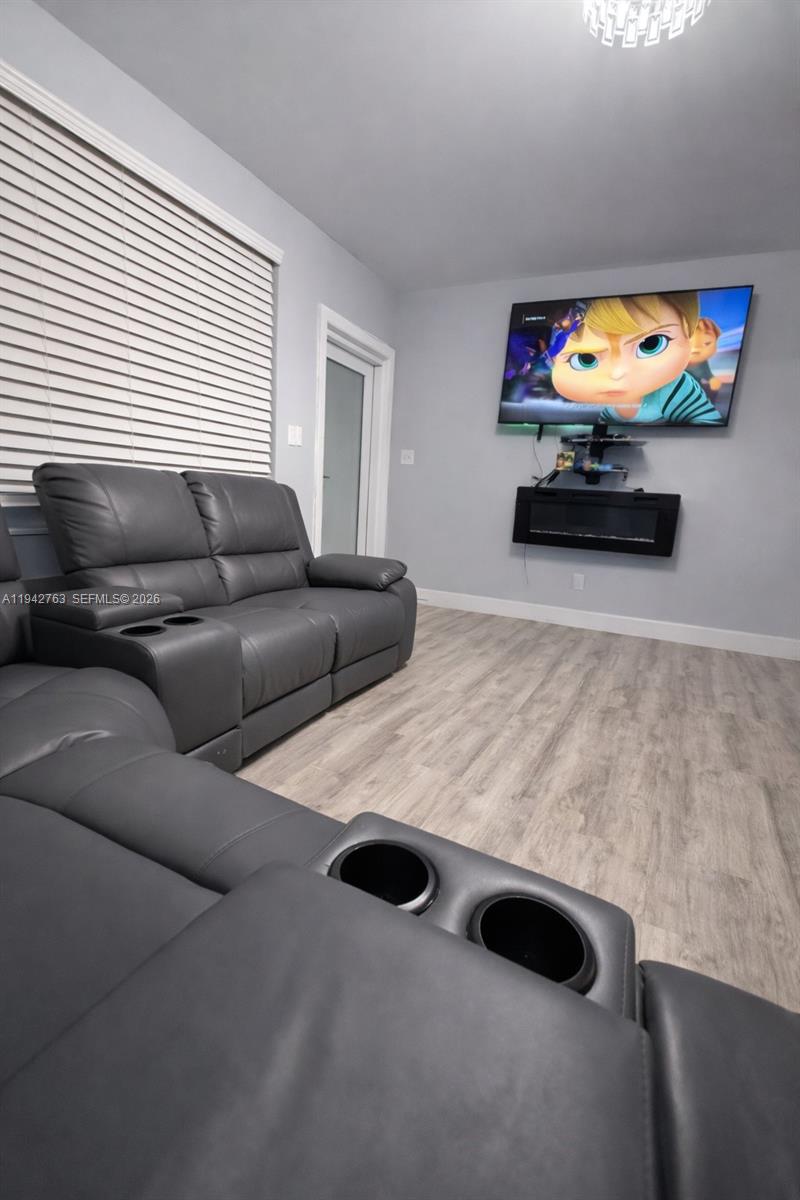 HOLLYWOOD SUBURBS NO 2 - Residential