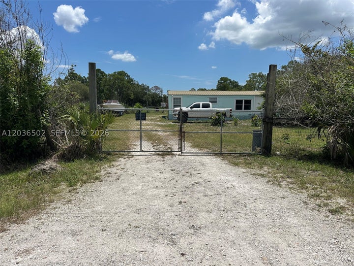 Photo 1 of 10 — 135 S Hacienda, Clewiston, FL 33440