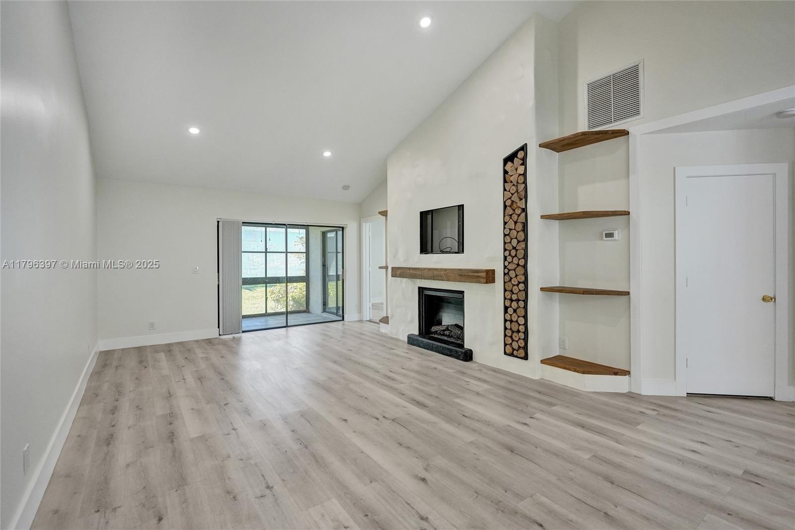 FAIRWAY VILLAS AT ROYAL P - Residential Lease
