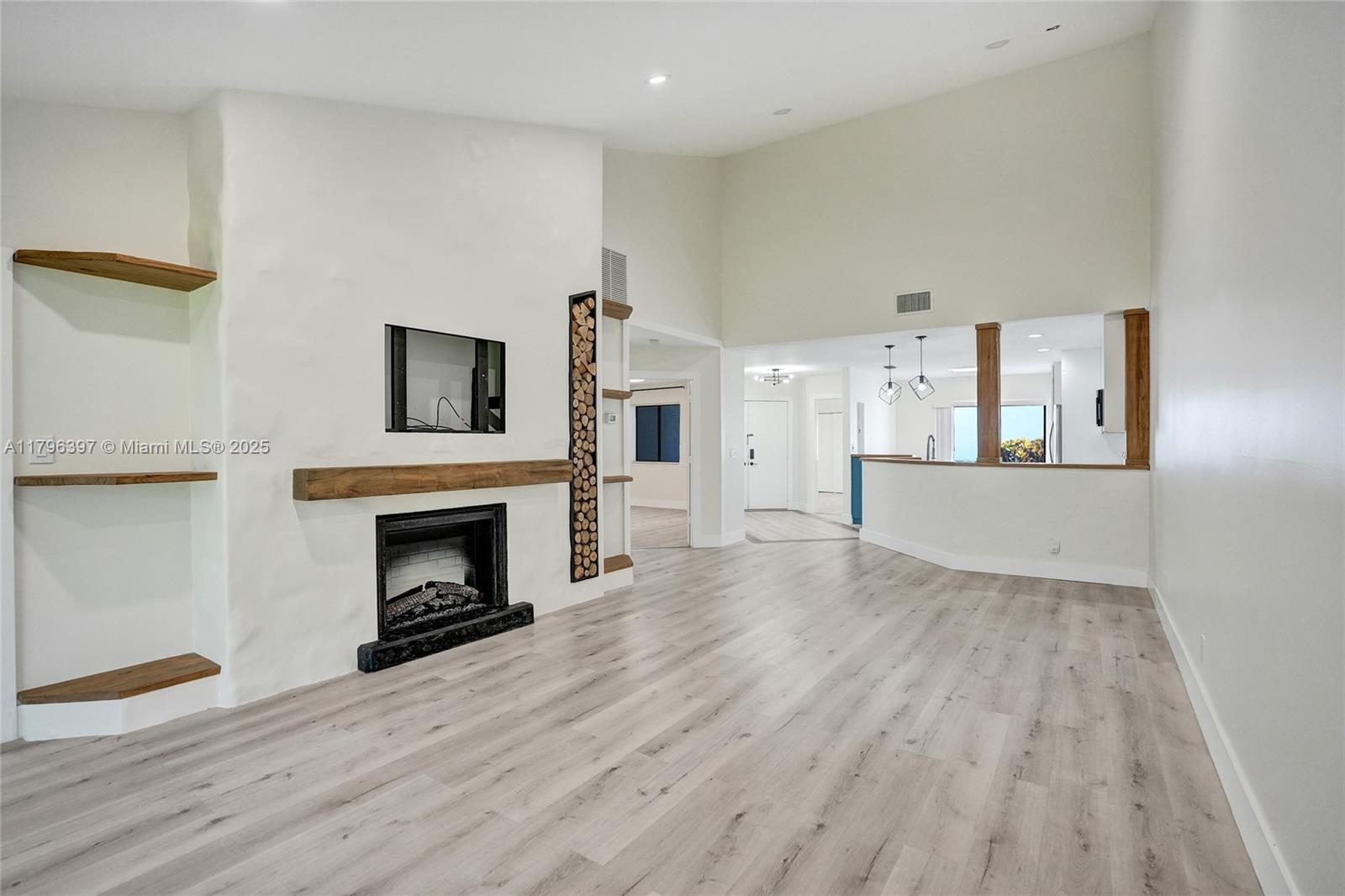 FAIRWAY VILLAS AT ROYAL P - Residential Lease
