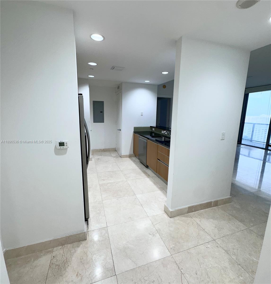 1050 Brickell Ave 2202