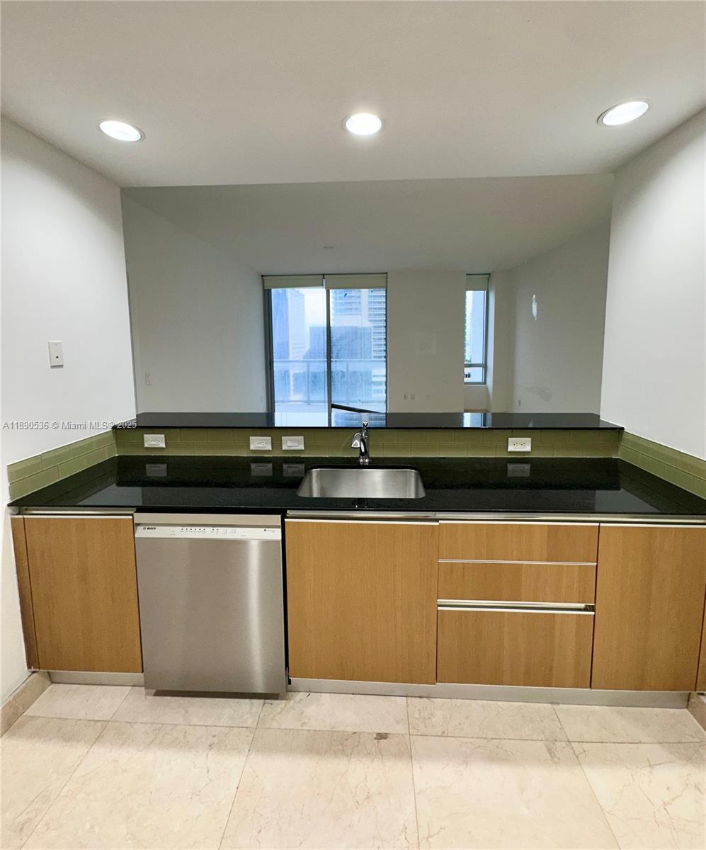 1050 Brickell Ave 2202