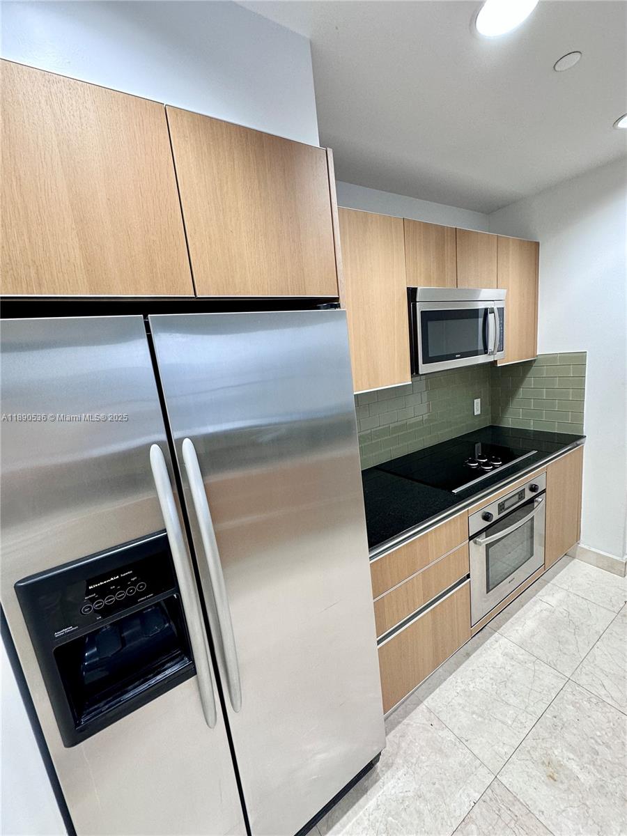 1050 Brickell Ave 2202