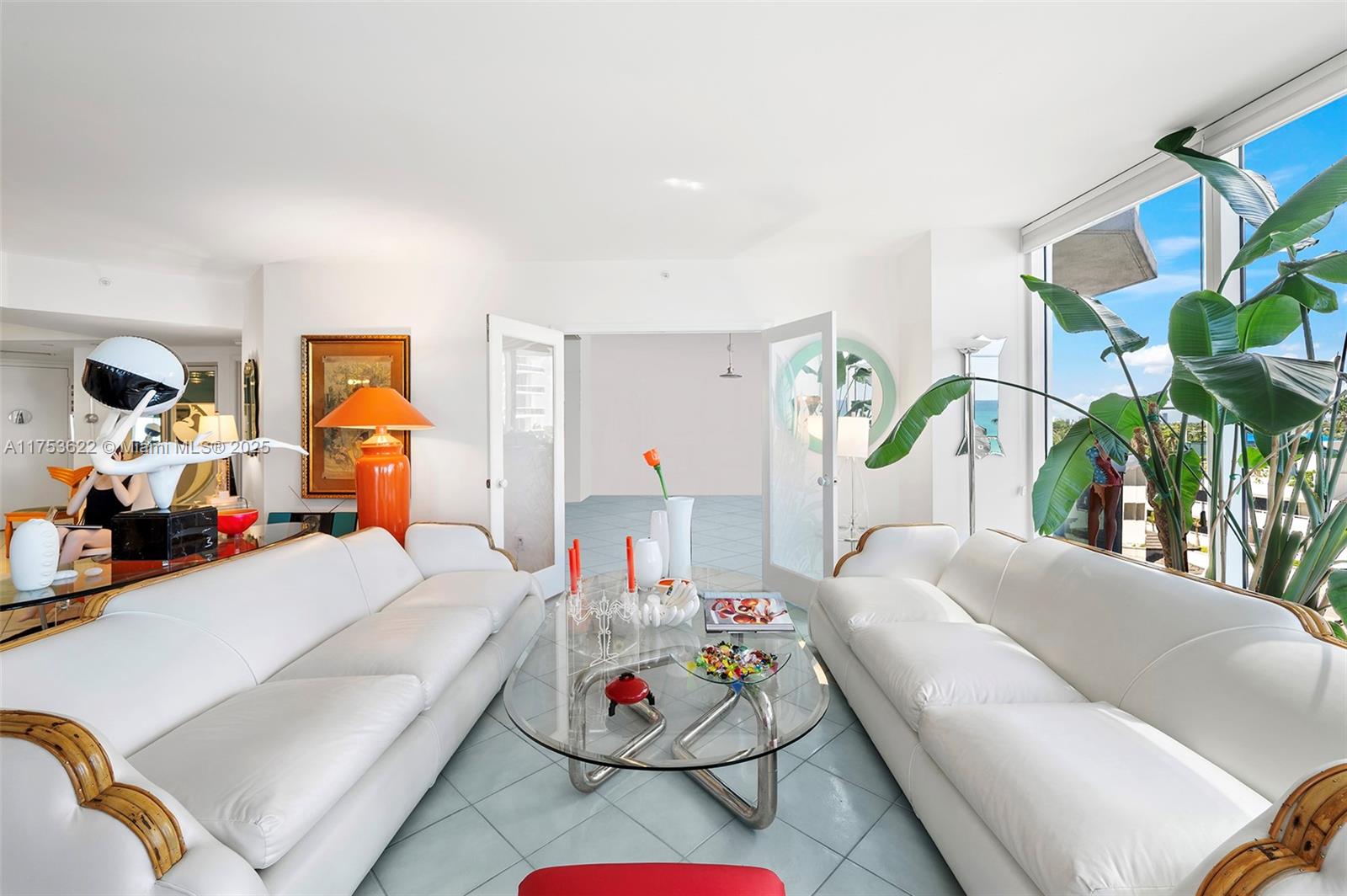 4775 Collins Ave 601