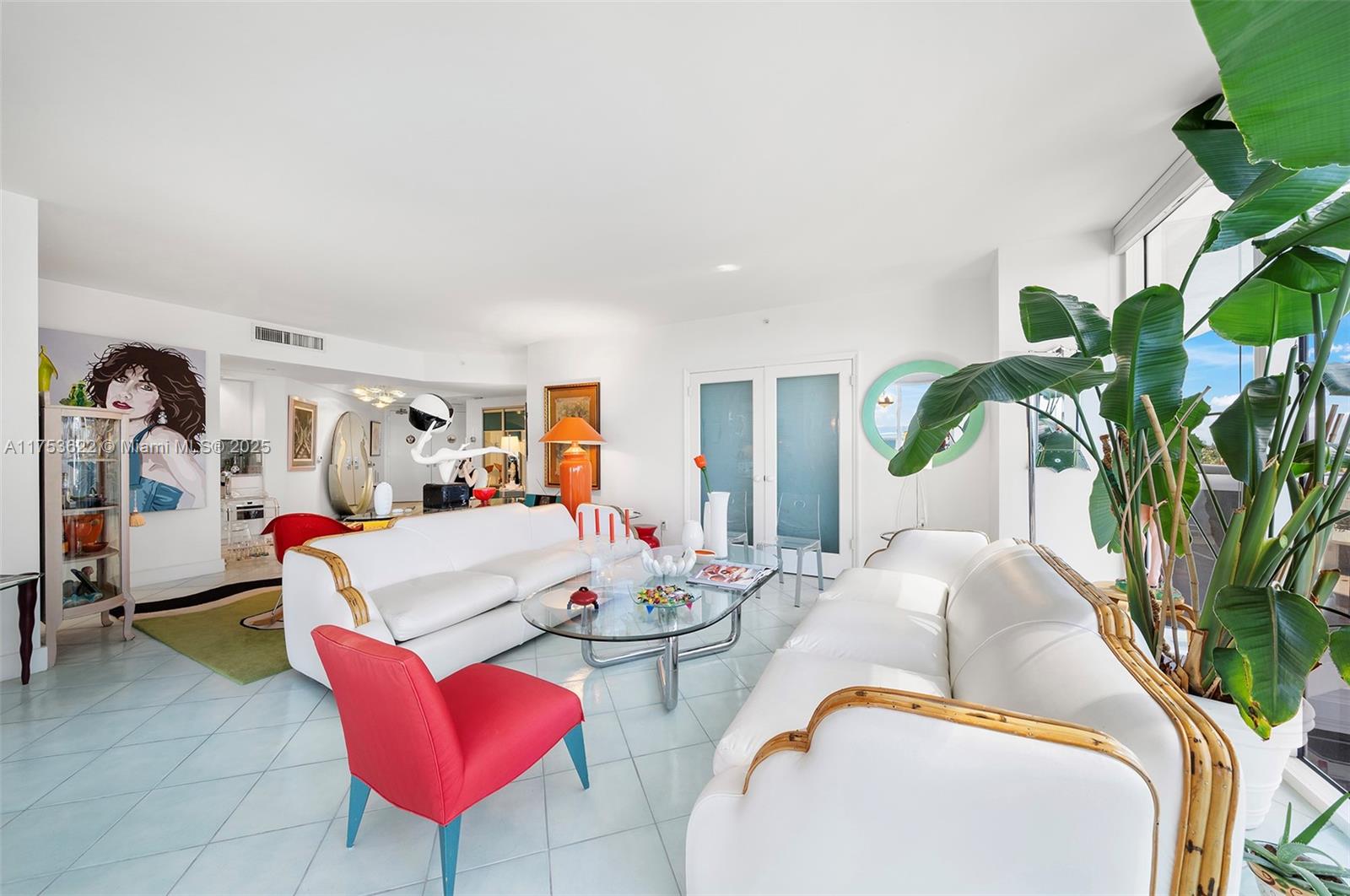 4775 Collins Ave 601