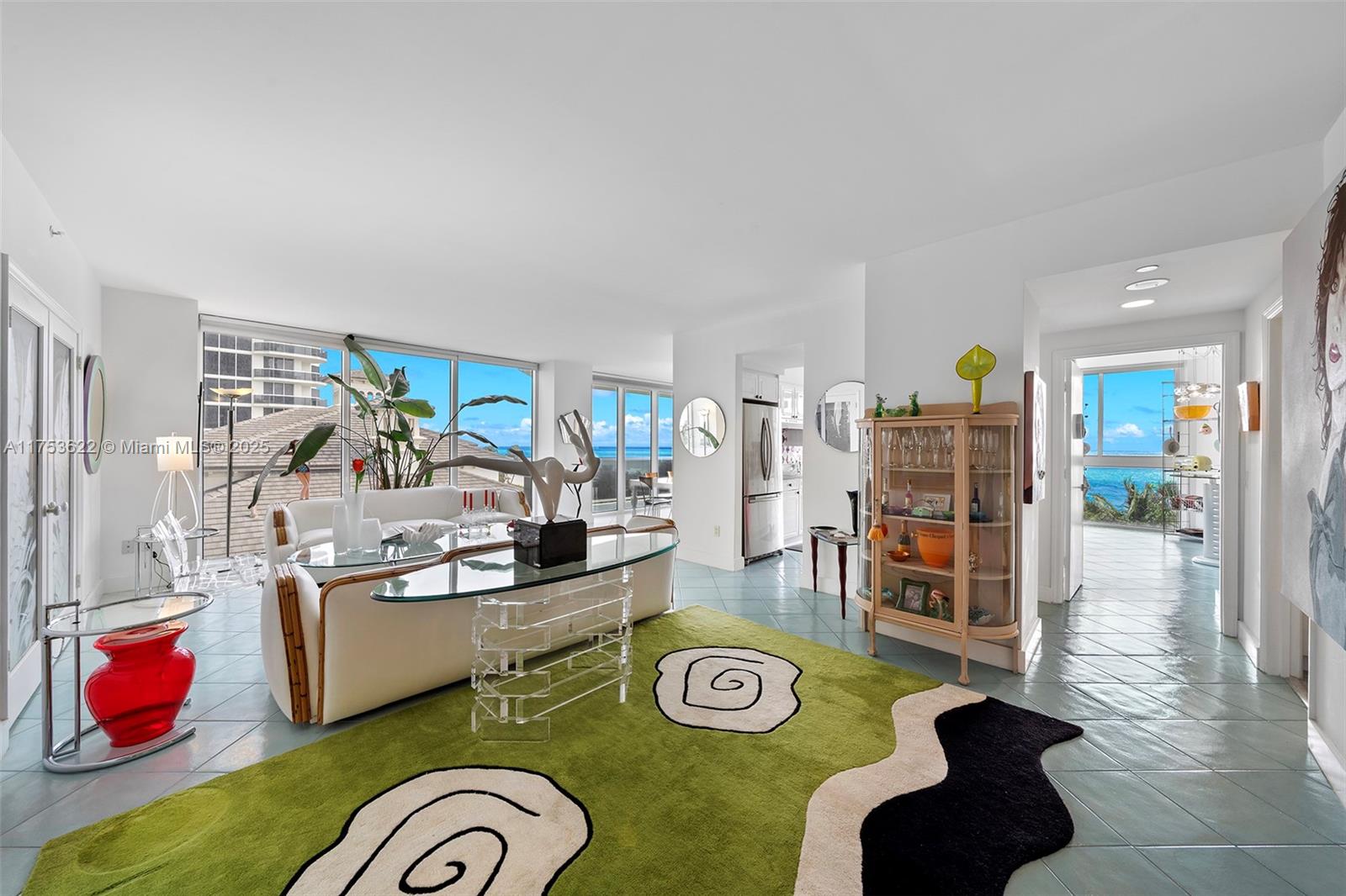 4775 Collins Ave 601