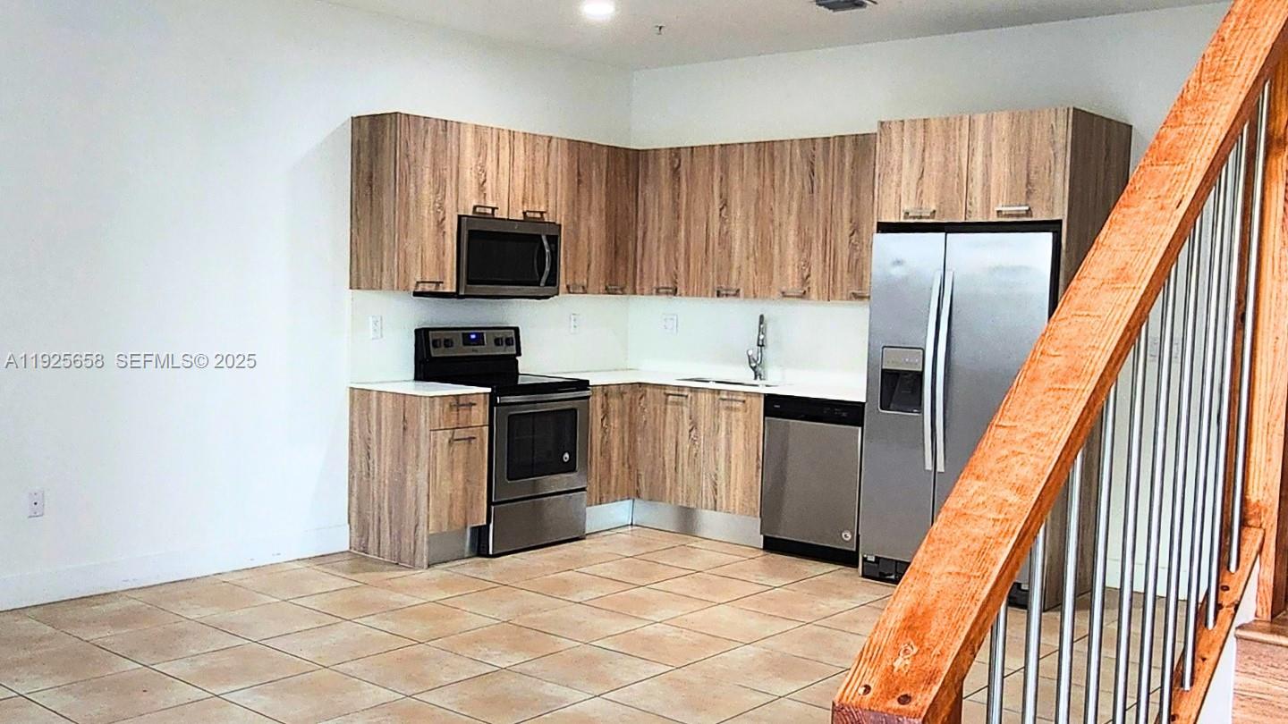 URBAN VILLAGE AT 5TH AVE - Residential Lease