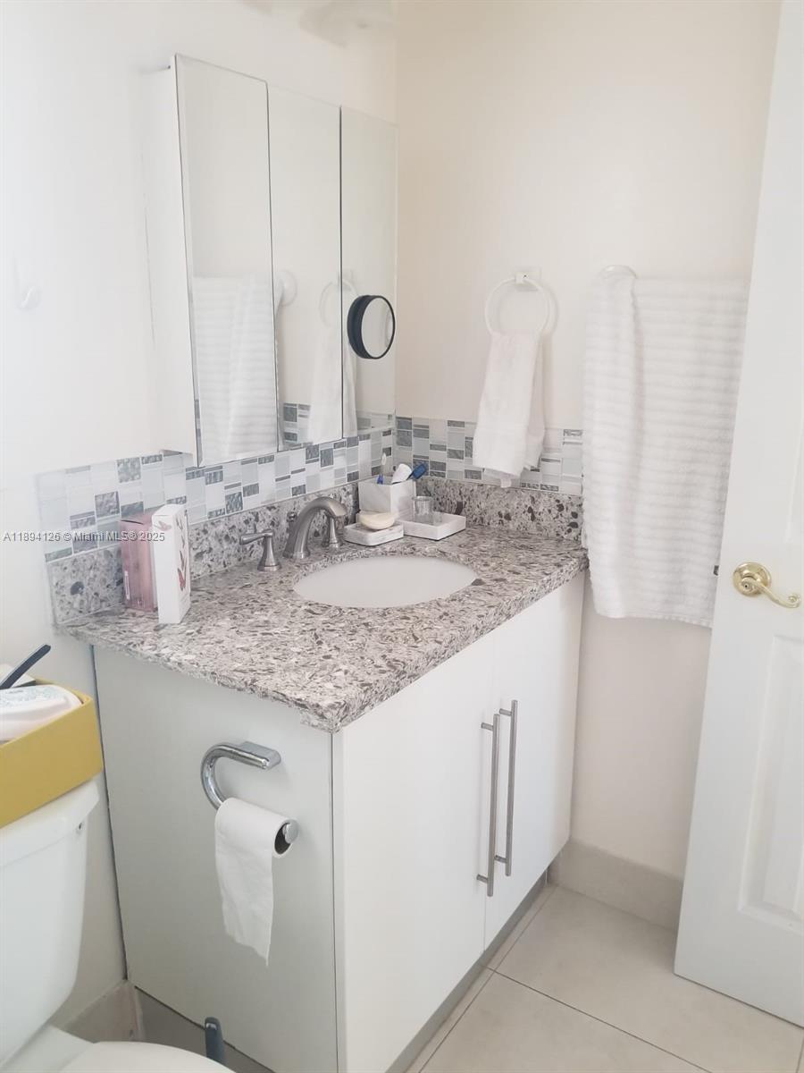 SUNRISE LAKES 44 CONDO - Residential Lease