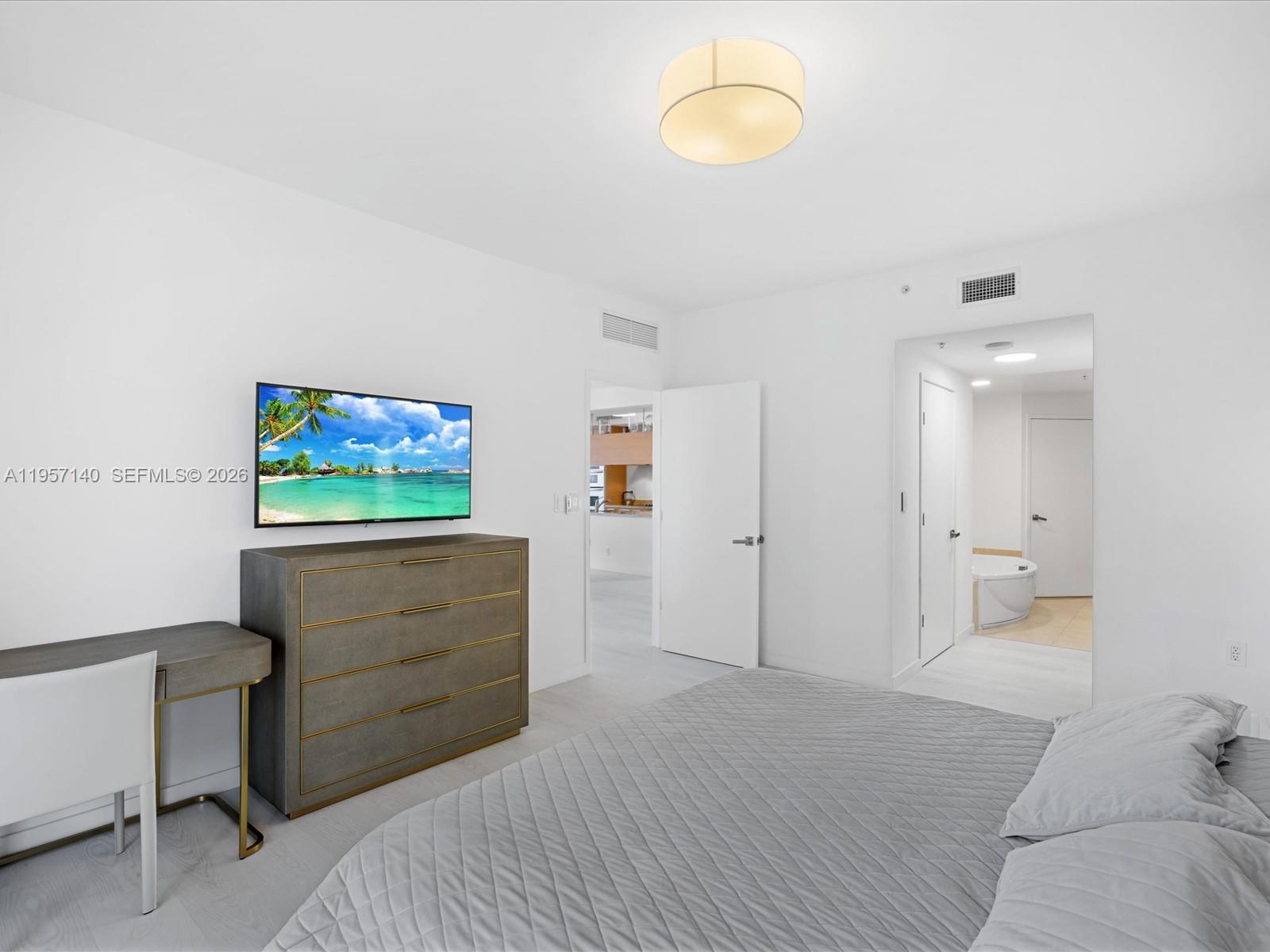 SAYAN CONDO - Residential