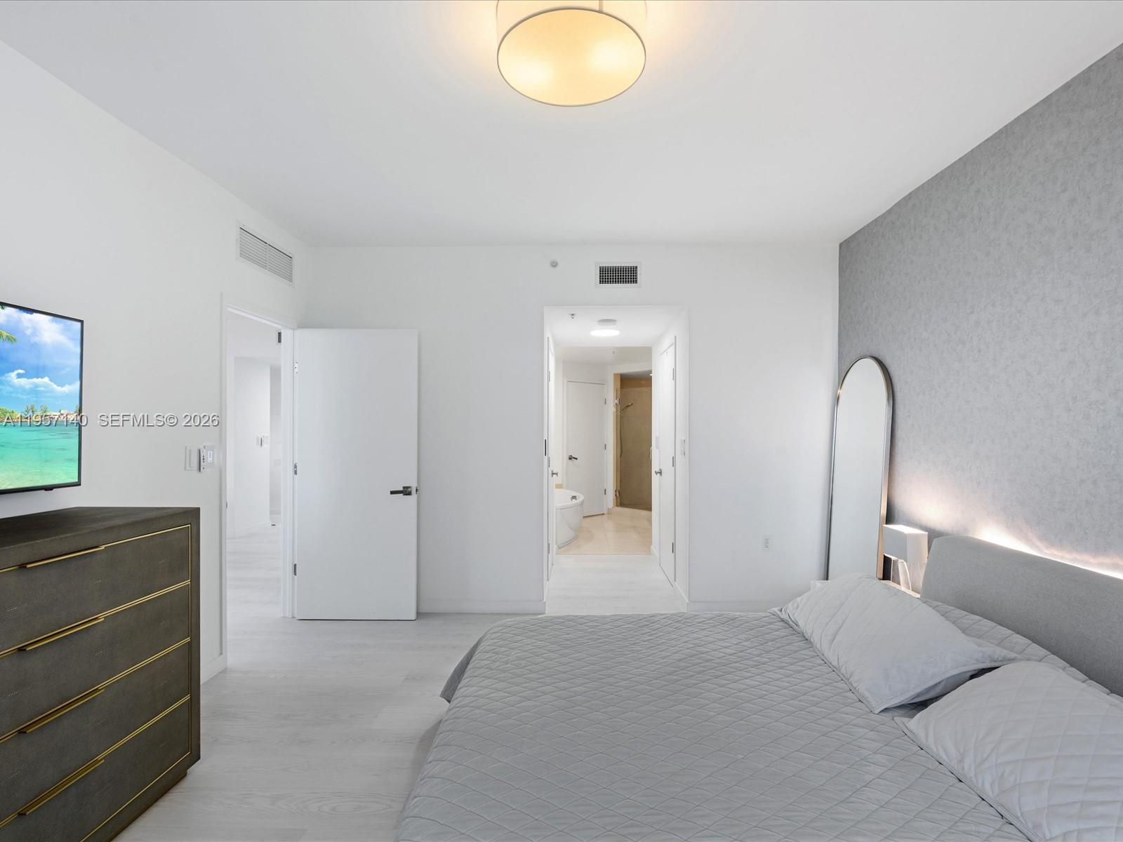 SAYAN CONDO - Residential