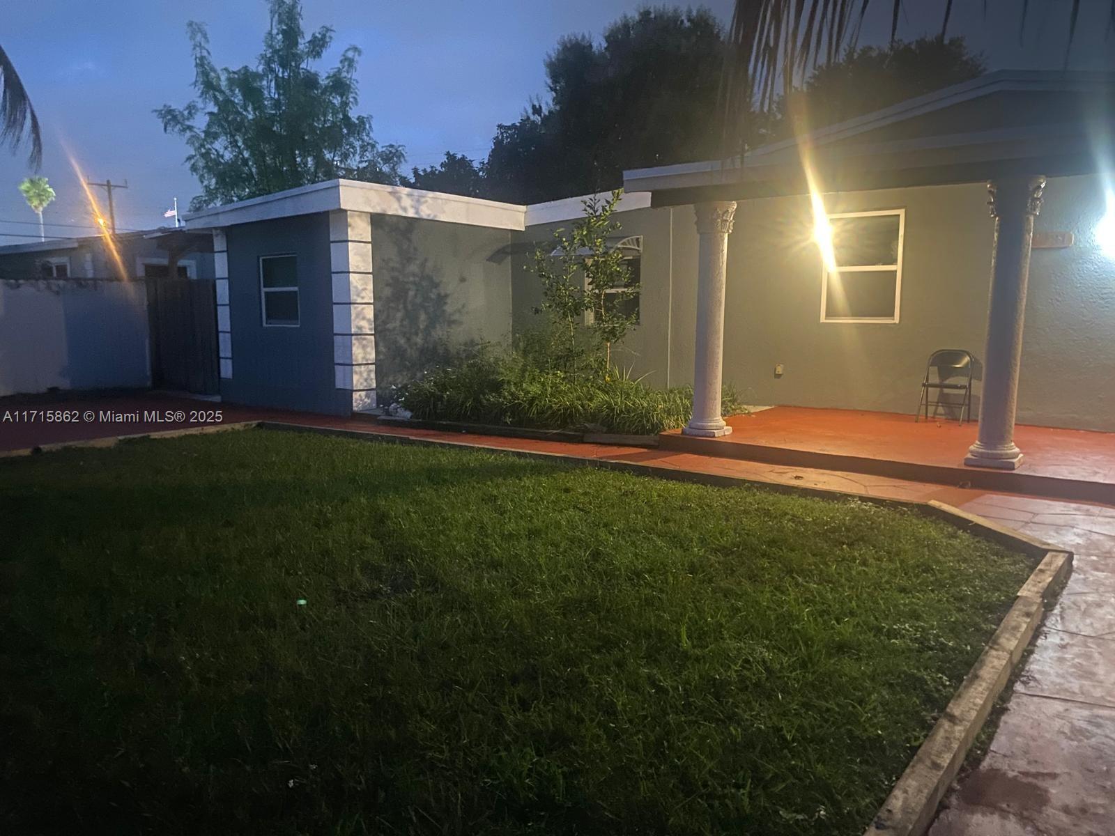 17981 Nw 2nd Ct, Miami Gardens, Broward County, Florida - 2 Bedrooms  
1 Bathrooms - 