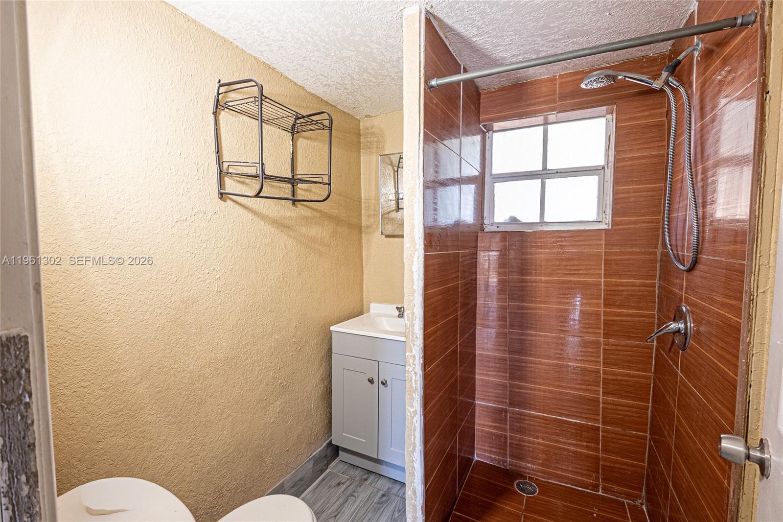 1ST ADDN HOME OWNERS PARA - Residential Income