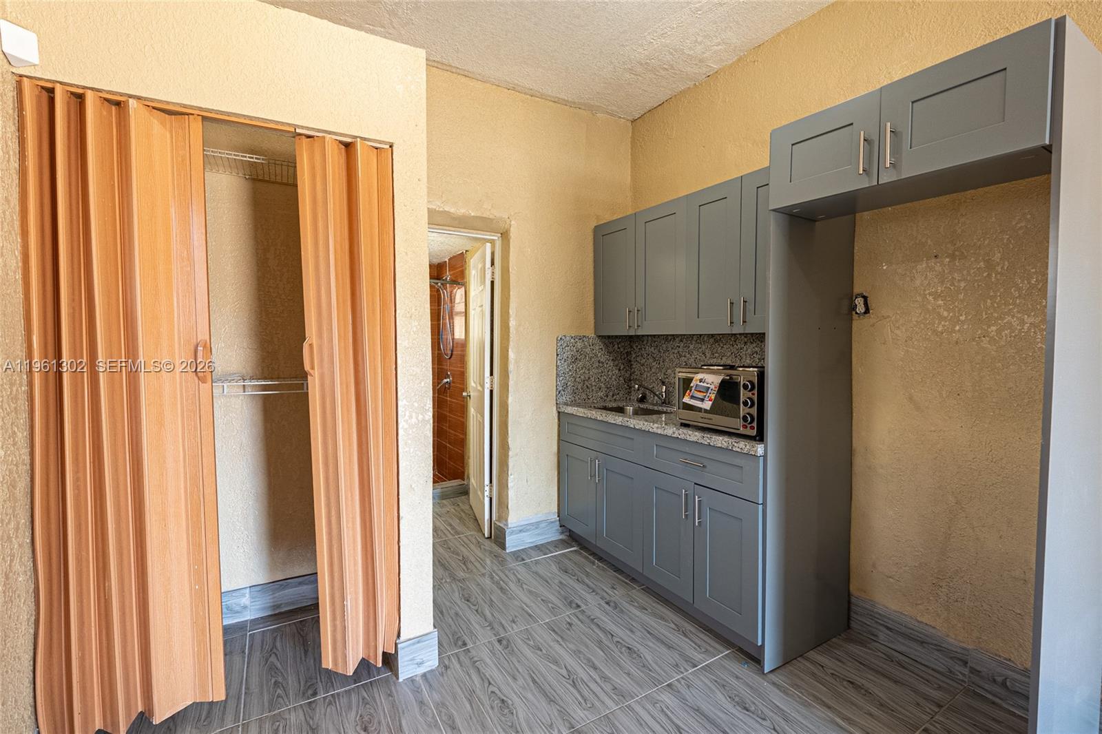 1ST ADDN HOME OWNERS PARA - Residential Income