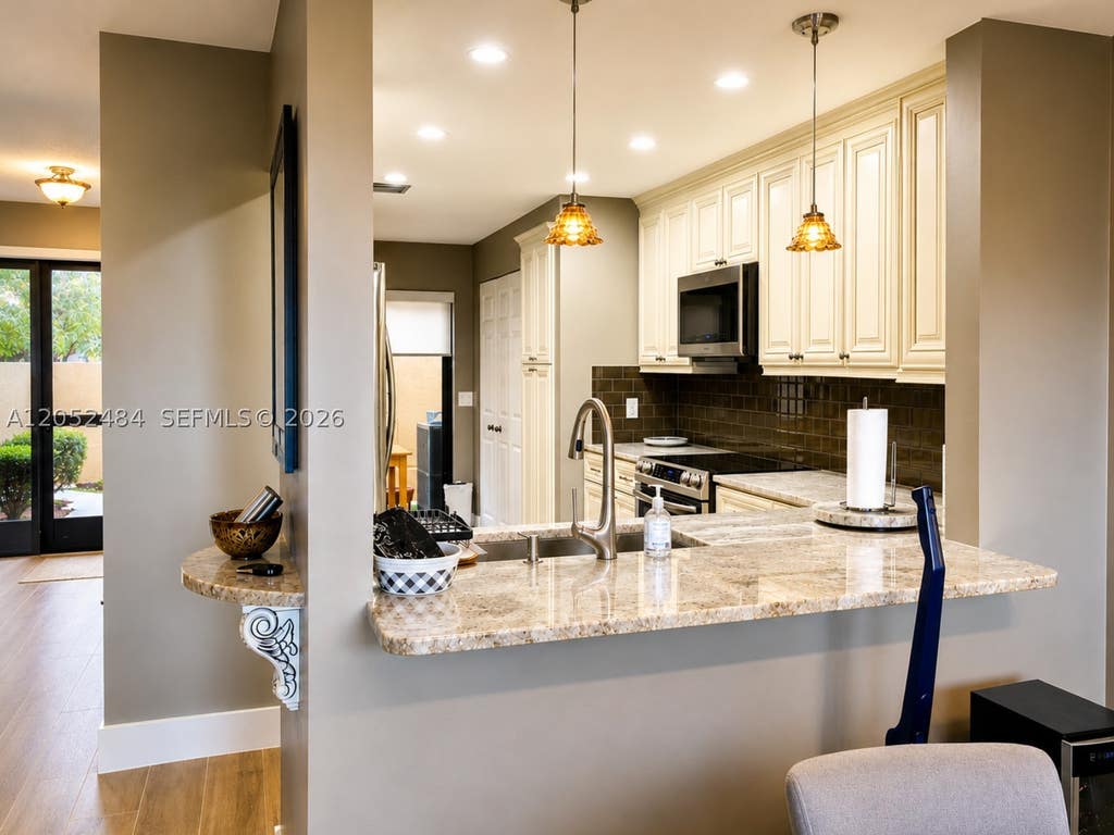 Photo of 437 Prestwick Ln, Palm Beach Gardens, FL 33418 (MLS # A12052484)
