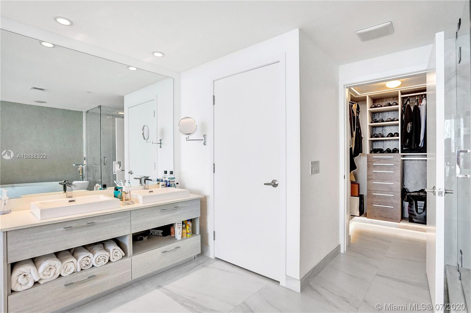 PARAISO BAY CONDO - Residential Lease