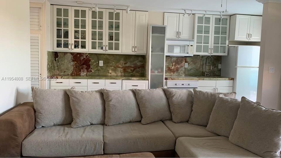 LAKE MAYAN APTS CO-OP - Residential