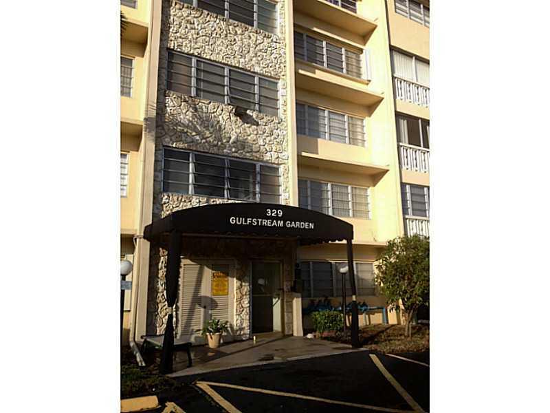 FULLY FURNISHED, TV, WIFI, NEW APPLIANCES, POOL-CLUB HOUSE, CLOSE TO GOLFSTREAM VILLAGE. 55+ COMMUNITY!