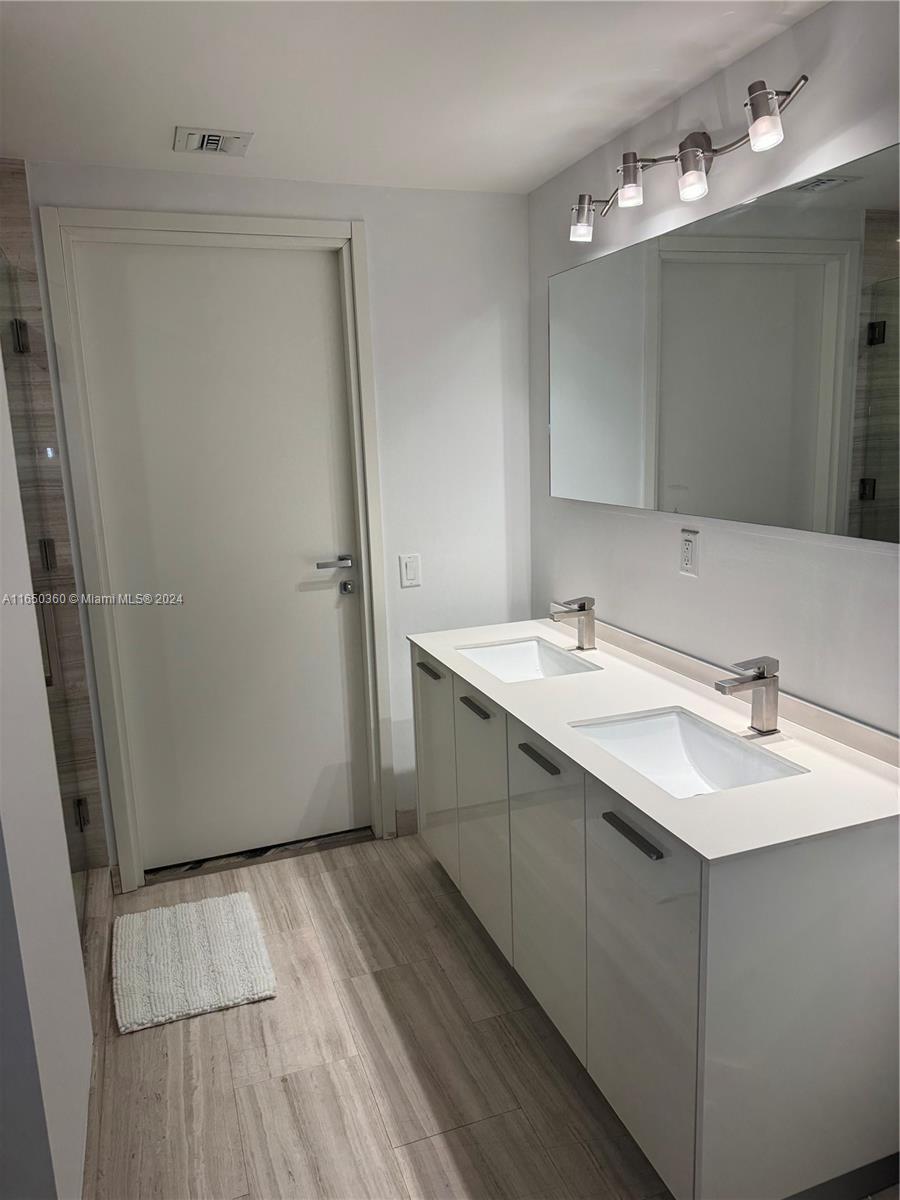 BRICKELLHOUSE CONDO - Residential