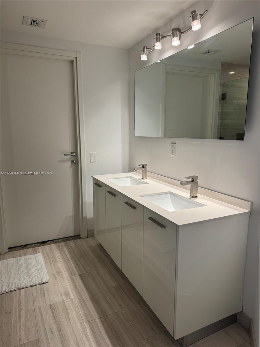 BRICKELLHOUSE CONDO - Residential