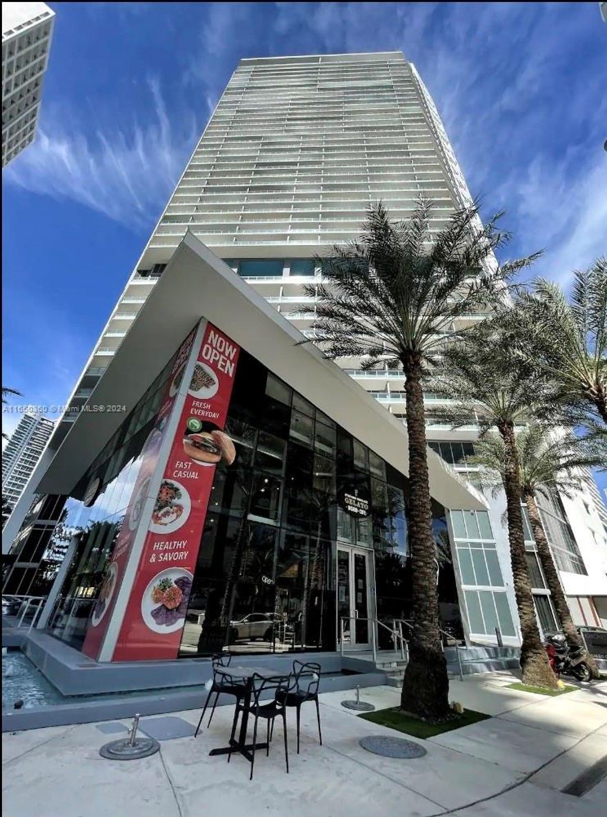 Discover this gem in the highly desirable Brickell House. This apartment offers not only a luxurious lifestyle but also excellent potential for short-term rentals. Prime Location: In the heart of Brickell, just steps away from the best restaurants, shops, and the vibrant Brickell City Centre. Brickell House has a highly sought-after location. Miami living is right at your fingertips. Luxury Amenities: Enjoy a rooftop pool with panoramic views, a state-of-the-art gym, spa, and valet service. Live in a resort-like environment every day. The unit is fully furnished and equipped, ready for living or renting