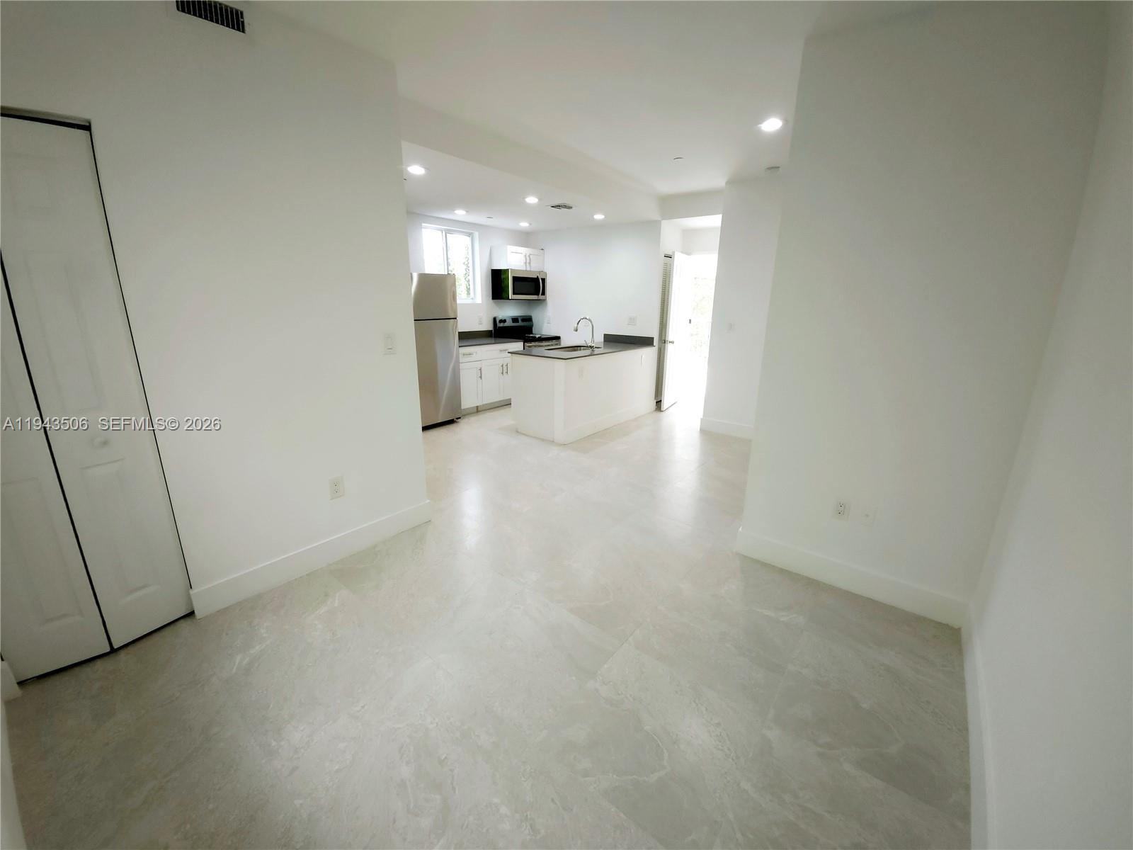 DEVONSHIRE PARK SUB - Residential Lease