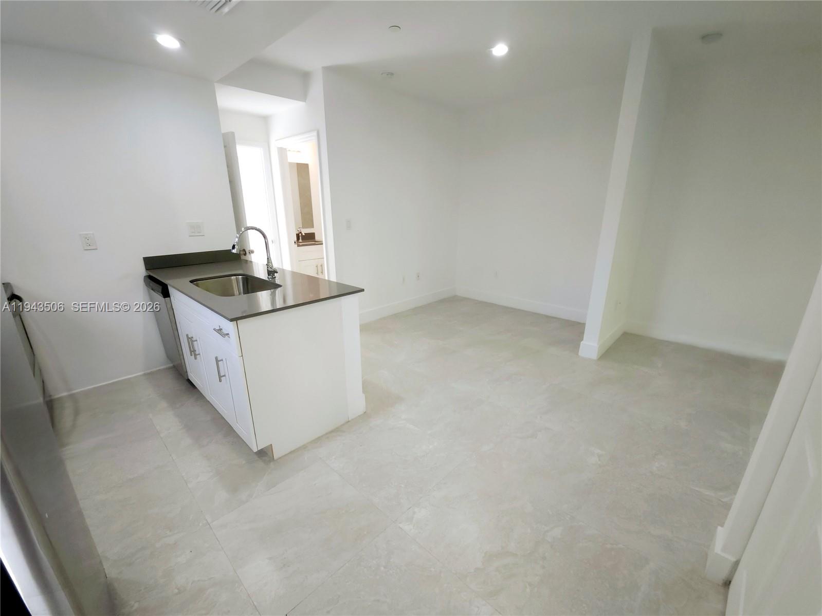 DEVONSHIRE PARK SUB - Residential Lease