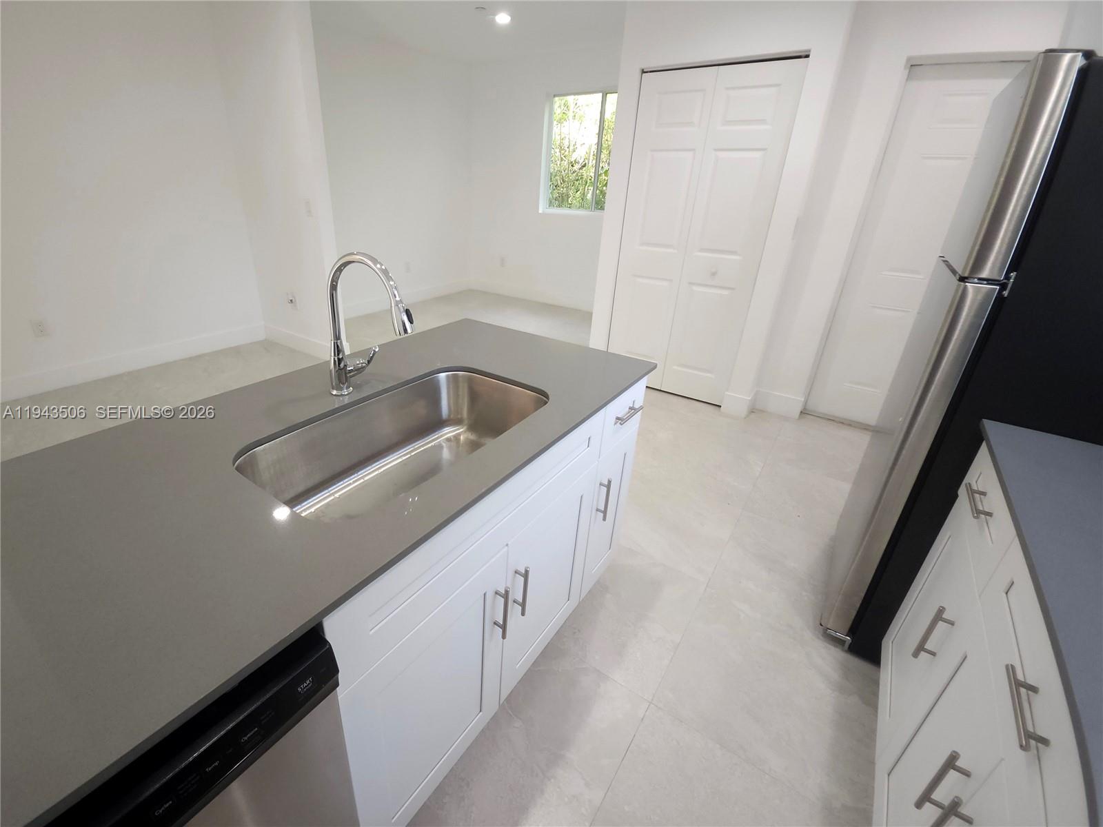 DEVONSHIRE PARK SUB - Residential Lease