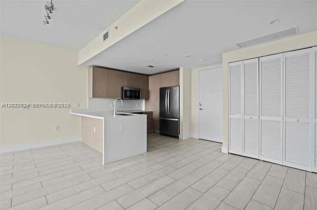 2000 Metropica Way 2202