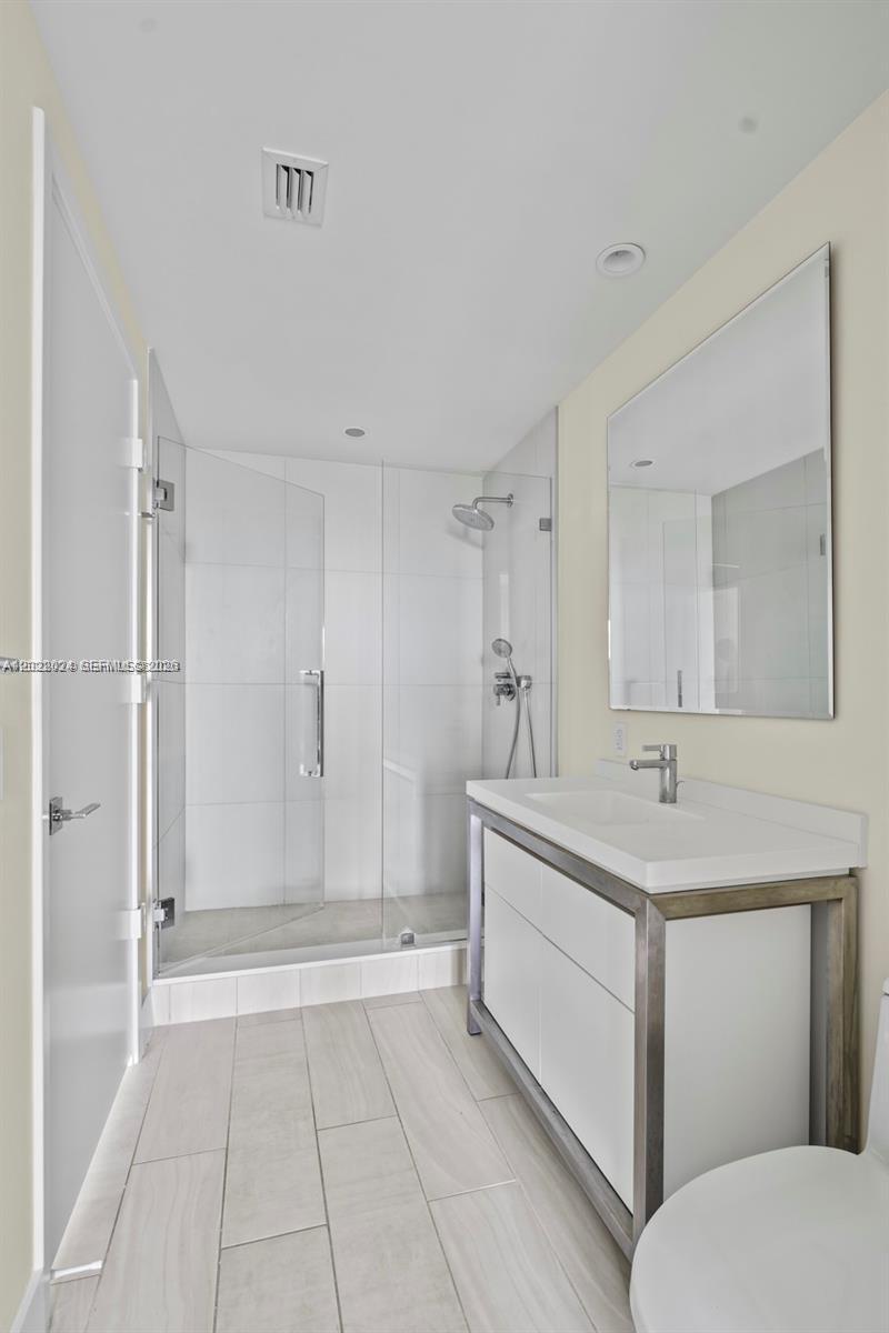 METROPICA NORTH TOWER ONE - Residential