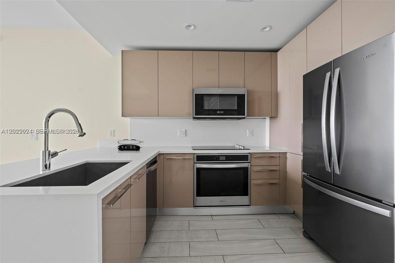 METROPICA NORTH TOWER ONE - Residential