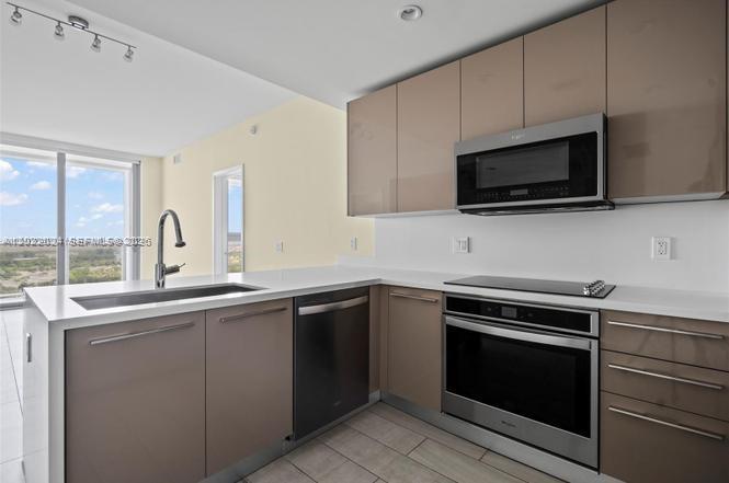 METROPICA NORTH TOWER ONE - Residential