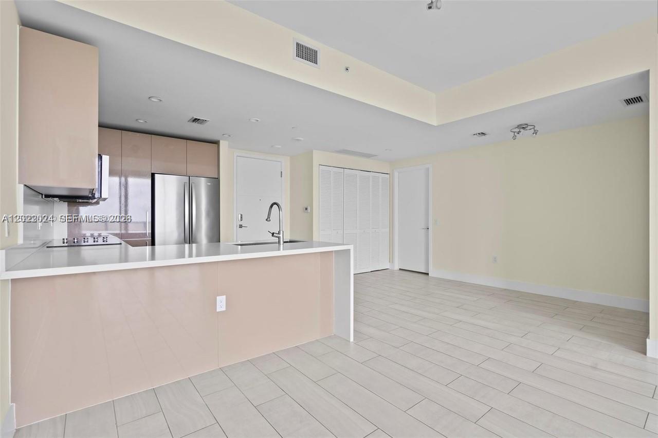 2000 Metropica Way 2202