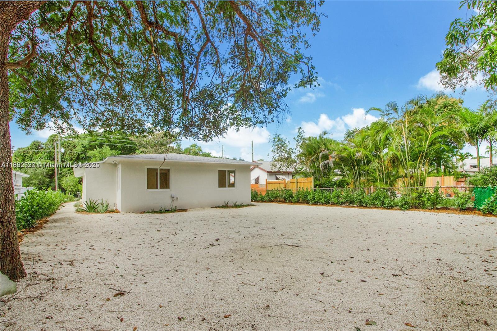 SUNSET VILLAS - Residential Lease