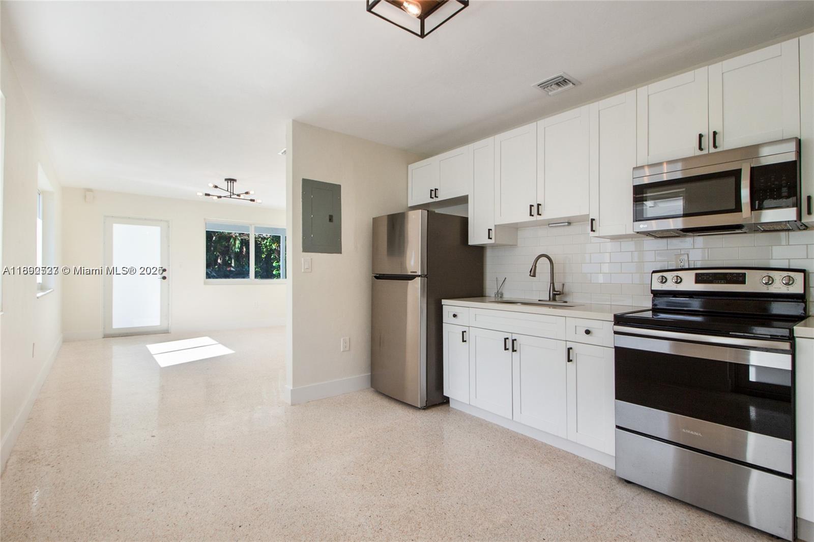 SUNSET VILLAS - Residential Lease