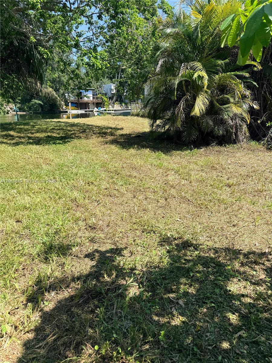 BISCAYNE PARK ESTS AMD - Land
