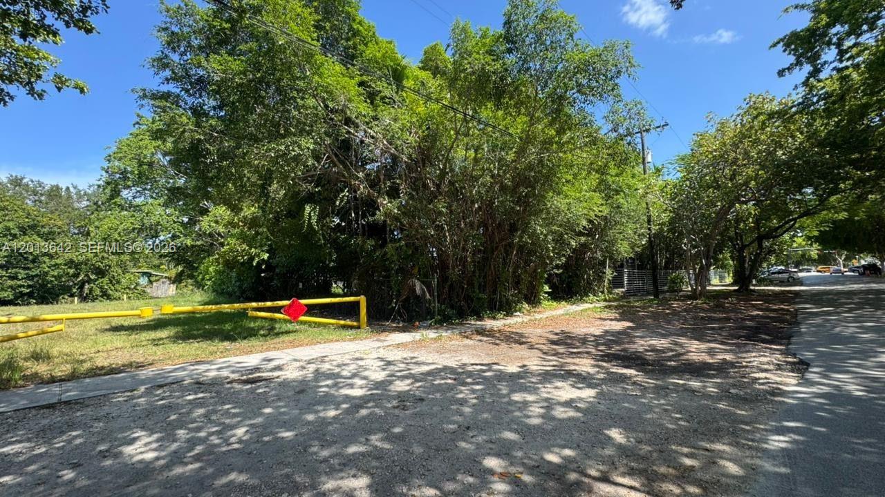 BISCAYNE PARK ESTS AMD - Land