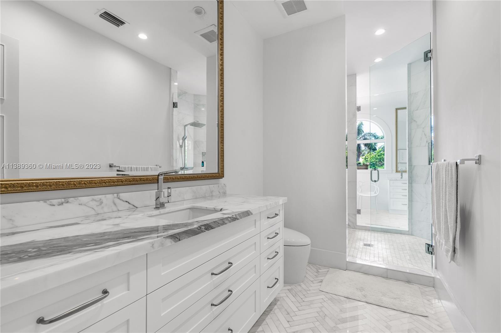 DEERING BAY ESTATES - Residential