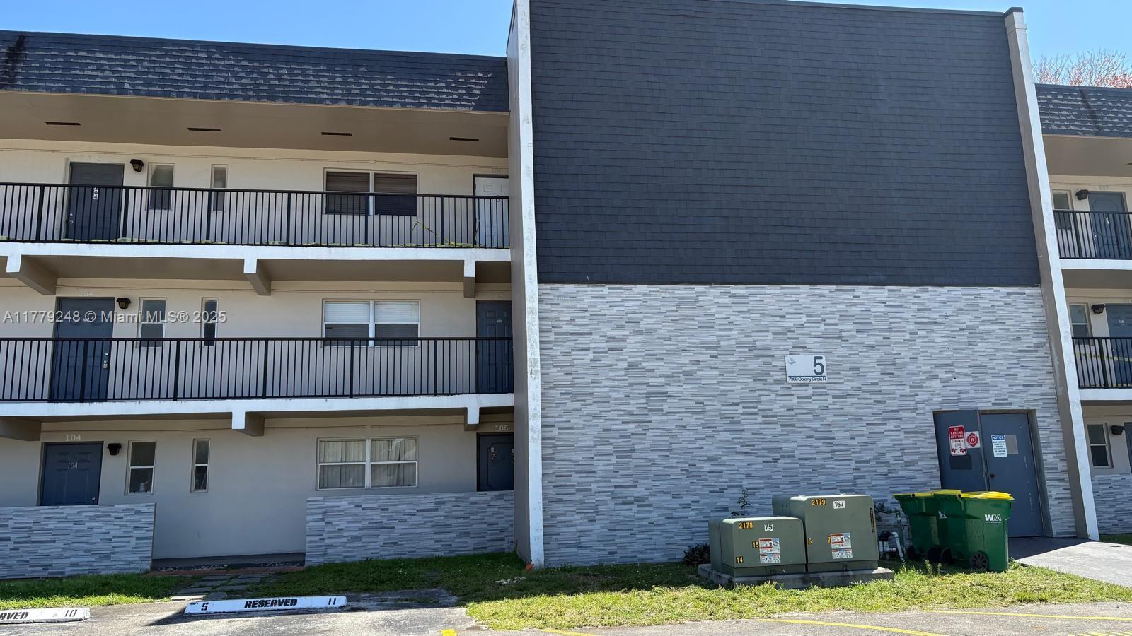 7960 N Colony Cir N 204, Tamarac, Broward County, Florida - 1 Bedrooms  
2 Bathrooms - 